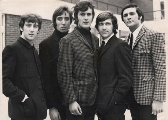 denny_laine__with_moody_blues.jpg